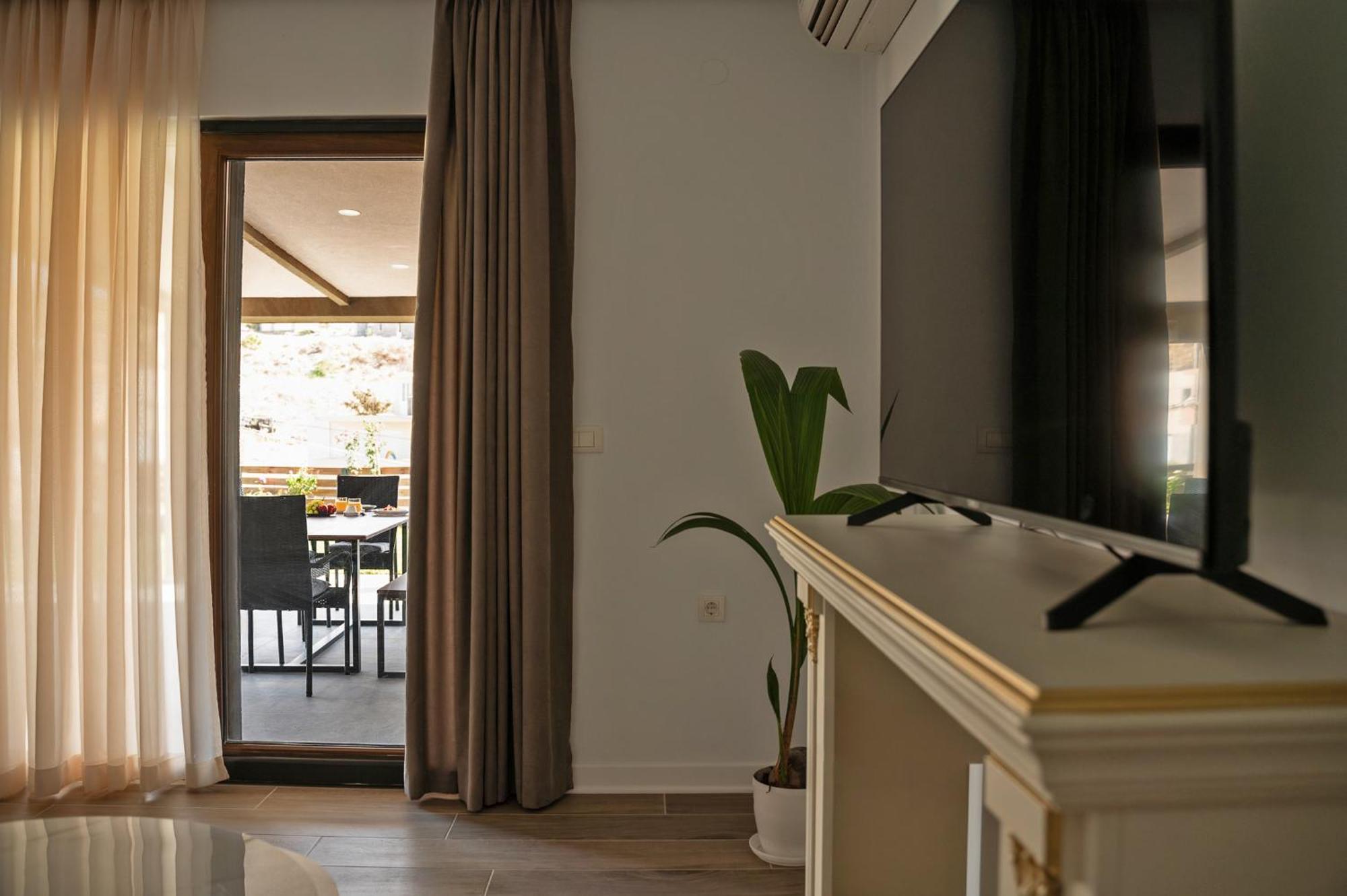 Majestic Manor With Outdoor Jacuzzi By 8Essentially Karteros Eksteriør bilde